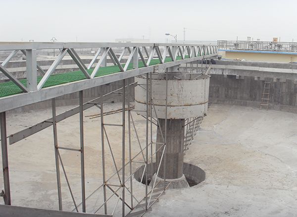 全橋式周邊傳動刮泥機(jī)